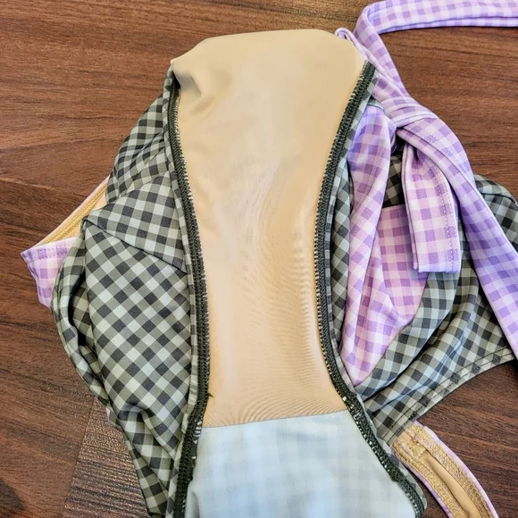 Summersalt The Wrap One-Piece Swimsuit in Lavender & Ivy Gingham Size 4 - Picture 4 of 7